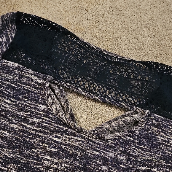 ❄️A4# Maurices V-Neck Sweater in Blue and White - Picture 6 of 6